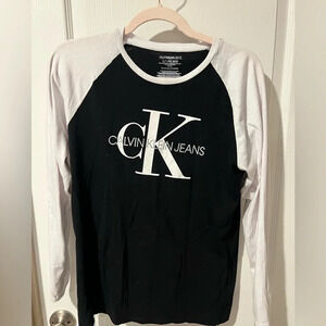 Calvin Klein Jeans black and white top size XL (18/20).